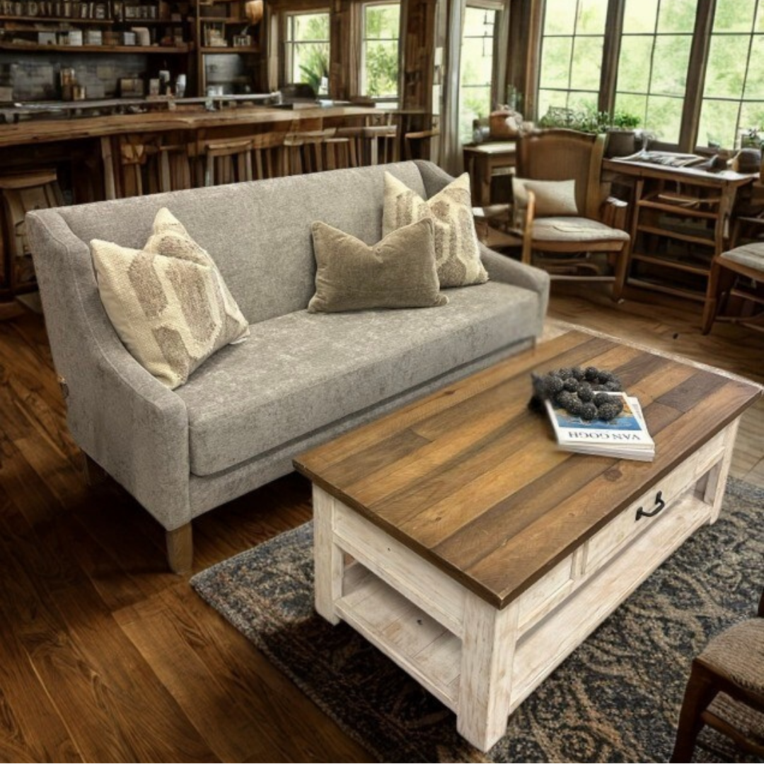 Lucas Settee