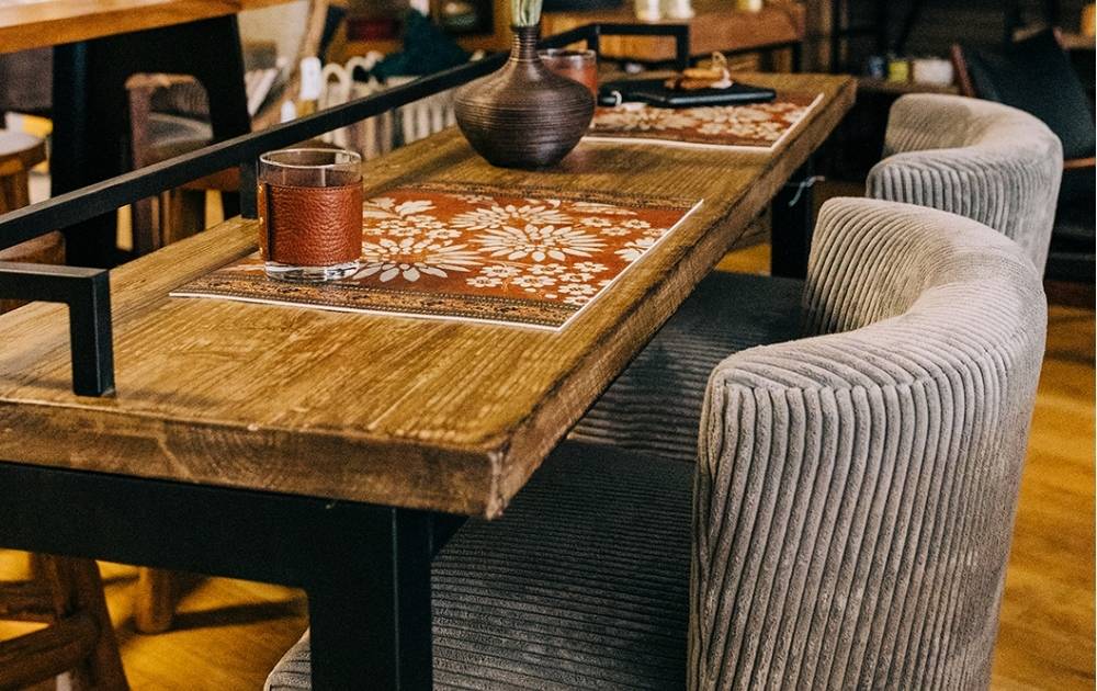 Counter Tables & Stools